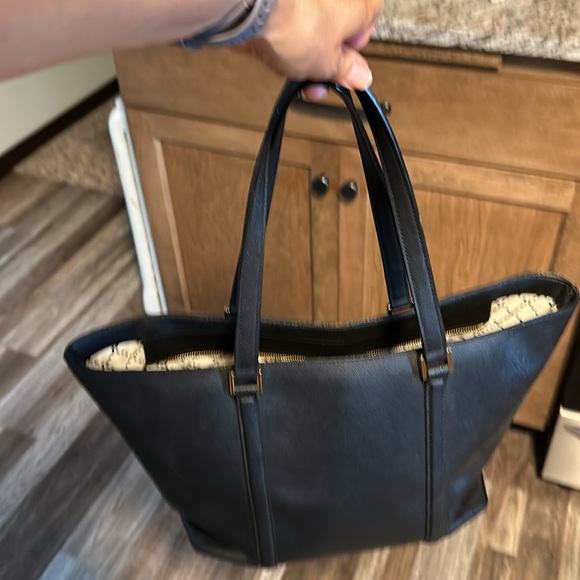 Kate Spade | Black Large Saffiano Leather Tote - Picture 3 of 4